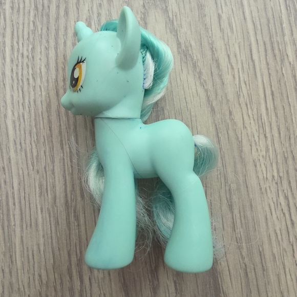 Lyra Heartstrings Brushable - Picture 4 of 7